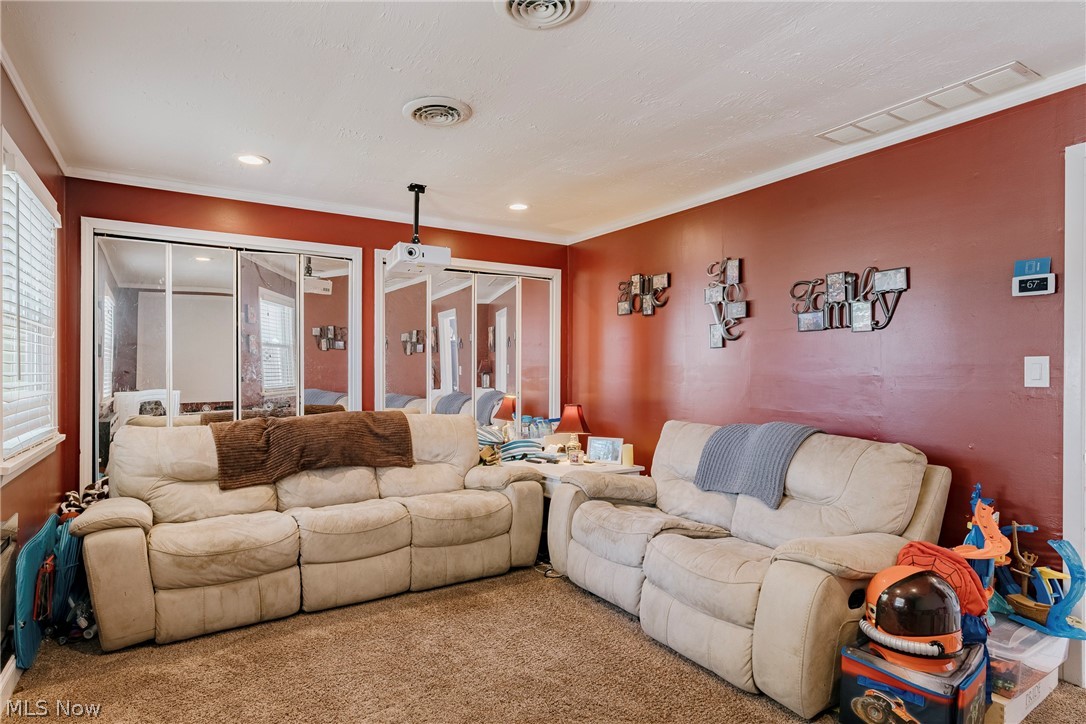 5363 Summit Road Cleveland, OH 44124 - Photo 10 of 25 Living Room/Bedroom