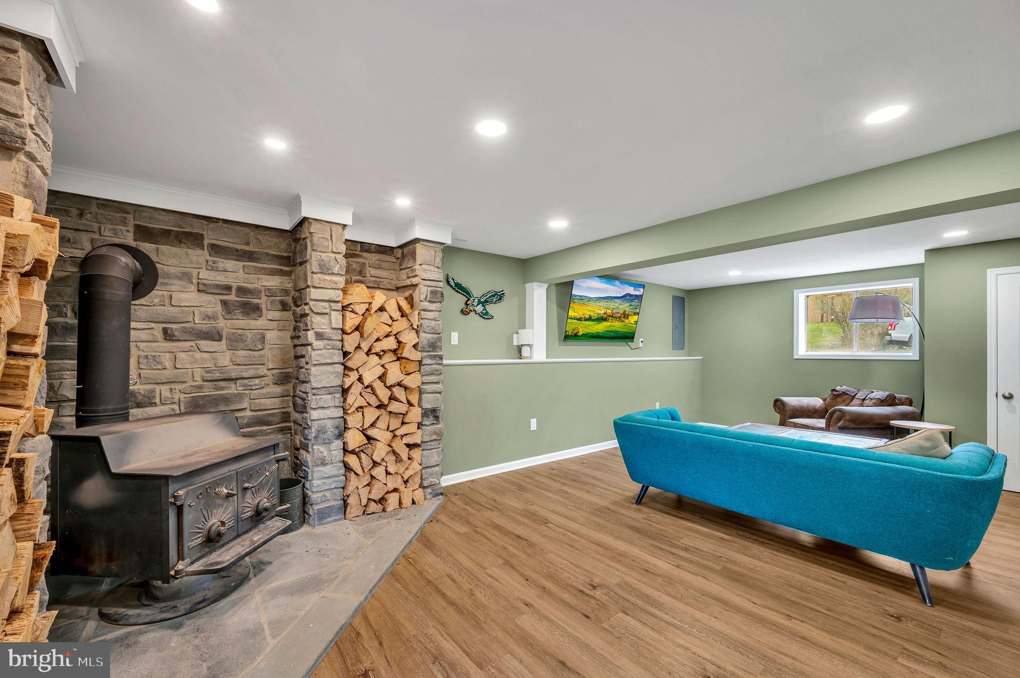 2707 Broder Street Southwest Allentown, PA 18103 - Photo 23 of 32 a room with furniture