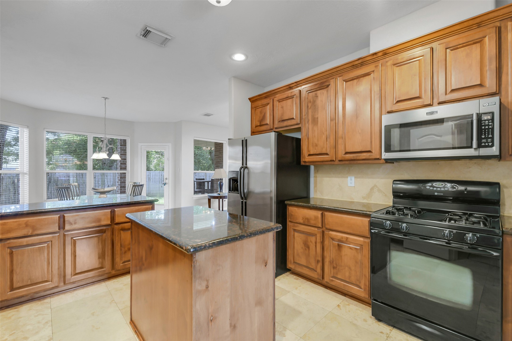 14906 Windsor Manor Houston, TX 77069 - Photo 6 of 34 Gourmet island kitchen with granite counter tops ~