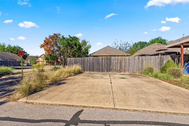 $1,425 | 4601 Best Way, Austin, TX 78725