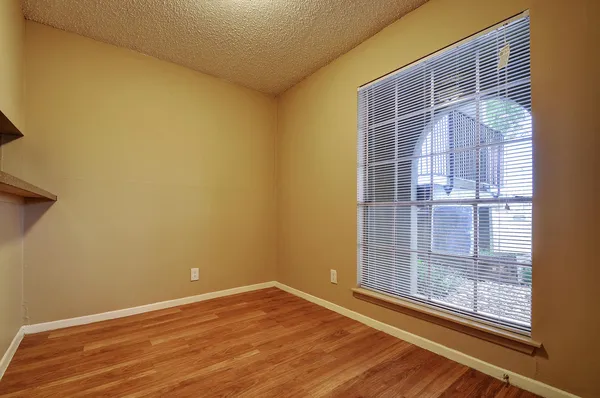 $949 | 2414 Ventura Drive, Unit 208, Austin, TX 78741