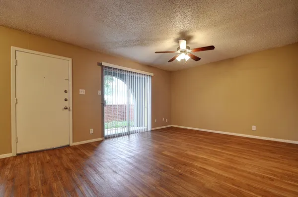 $949 | 2414 Ventura Drive, Unit 208, Austin, TX 78741