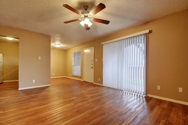 $949 | 2414 Ventura Drive, Unit 208, Austin, TX 78741