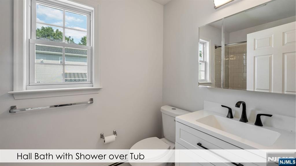 758 Manchester Way Paramus, NJ 07652 - Photo 19 of 23 Gallery Image 19
