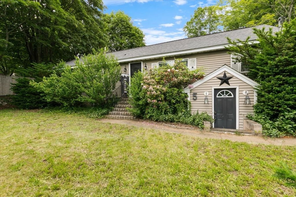 5 Haverhill Road Amesbury, MA 01913 - Photo 4 of 39 Gallery Image 4