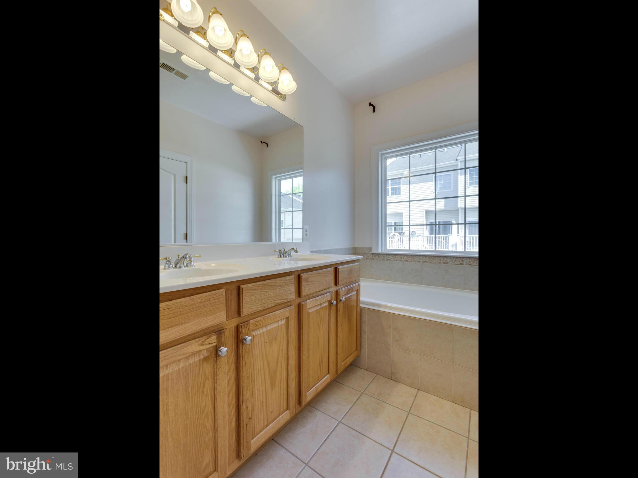 14022 Castle Ridge Way, Unit 37 Silver Spring, MD 20904 - Photo 22 of 30 Bath (Master)