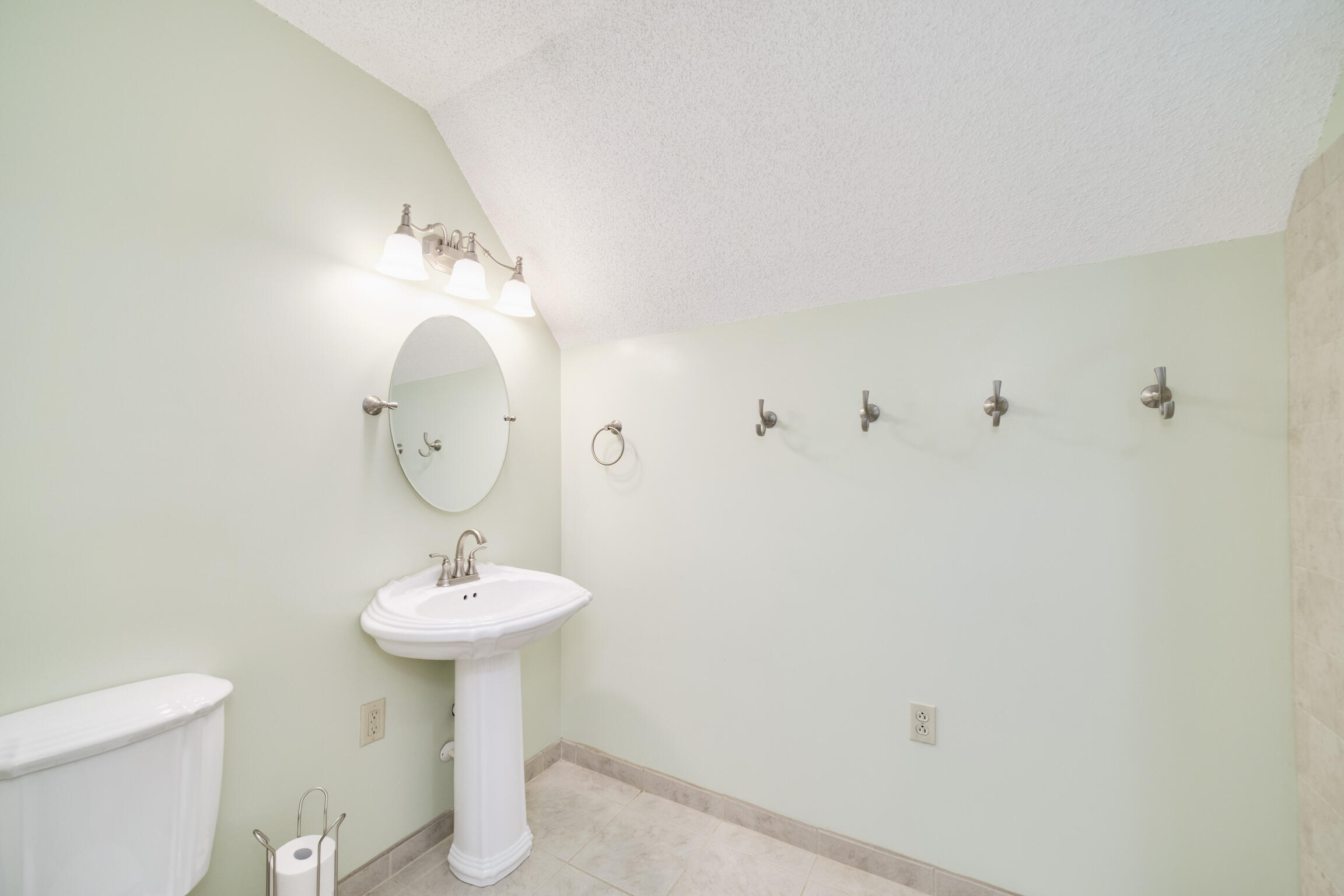 7529 North Quarterline Road Free Soil, MI 49411 - Photo 37 of 69 Upper Full Bath