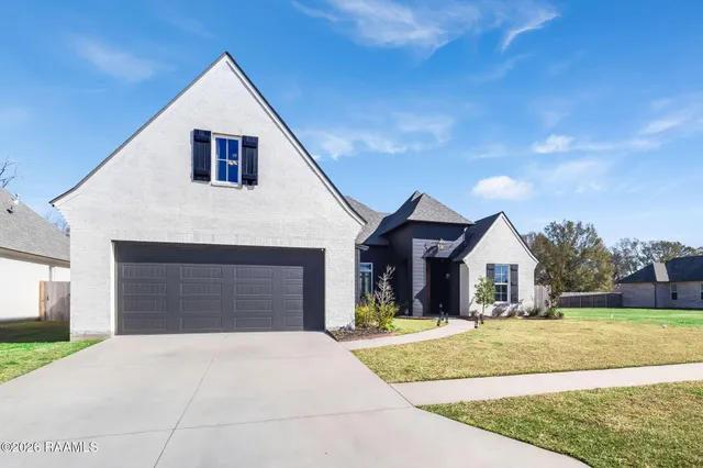 $705,000 | 202 Ashgrove Lane, Youngsville, LA 70592