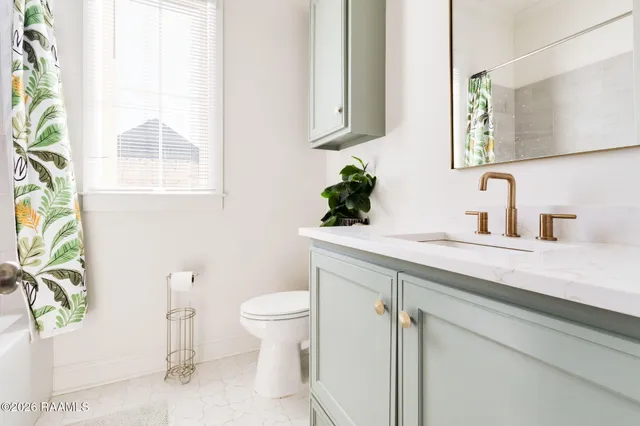 $705,000 | 202 Ashgrove Lane, Youngsville, LA 70592