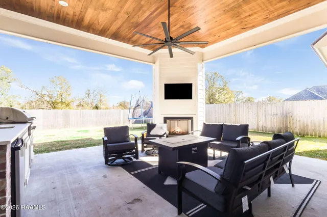 $705,000 | 202 Ashgrove Lane, Youngsville, LA 70592