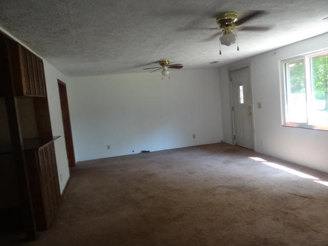 3971 Montvale Road Maryville, TN 37803 - Photo 7 of 19 Living Room