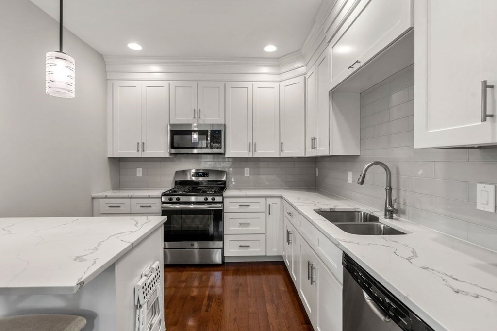 172 Brookview Road, Unit 172 Franklin, MA 02038 - Photo 7 of 41 Gallery Image 7