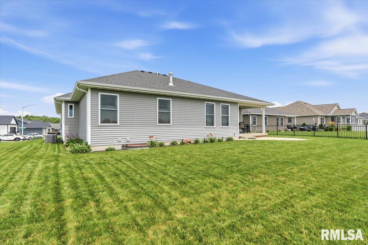 2820 Castlerock Ridge Springfield, IL 62711 - Photo 34 of 43
