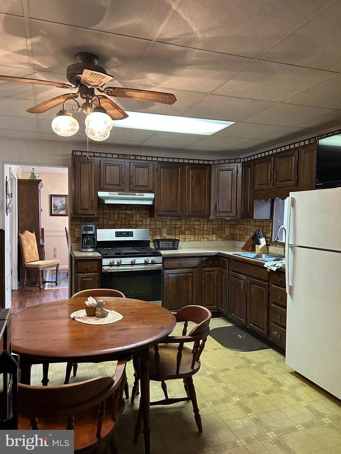 124 Karl Drive Dover, DE 19901 - Photo 37 of 58 a kitchen with a dining table and chairs