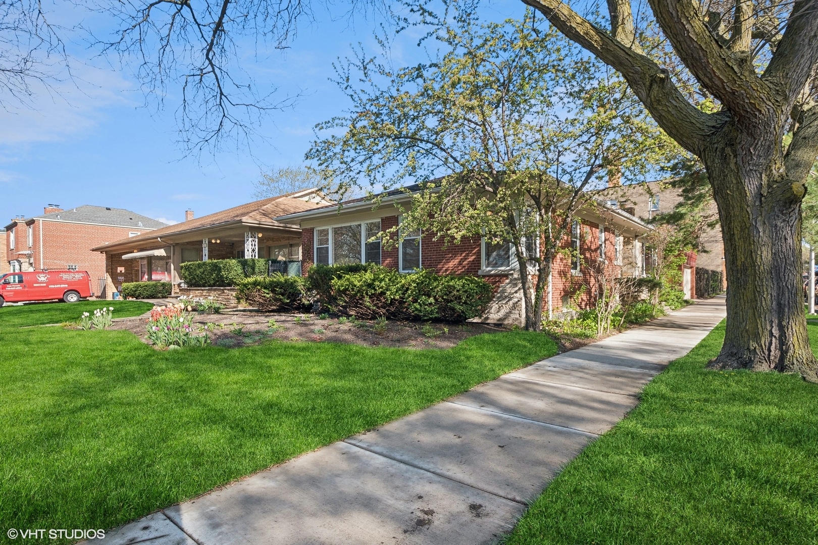 6800 North Oakley Ave  