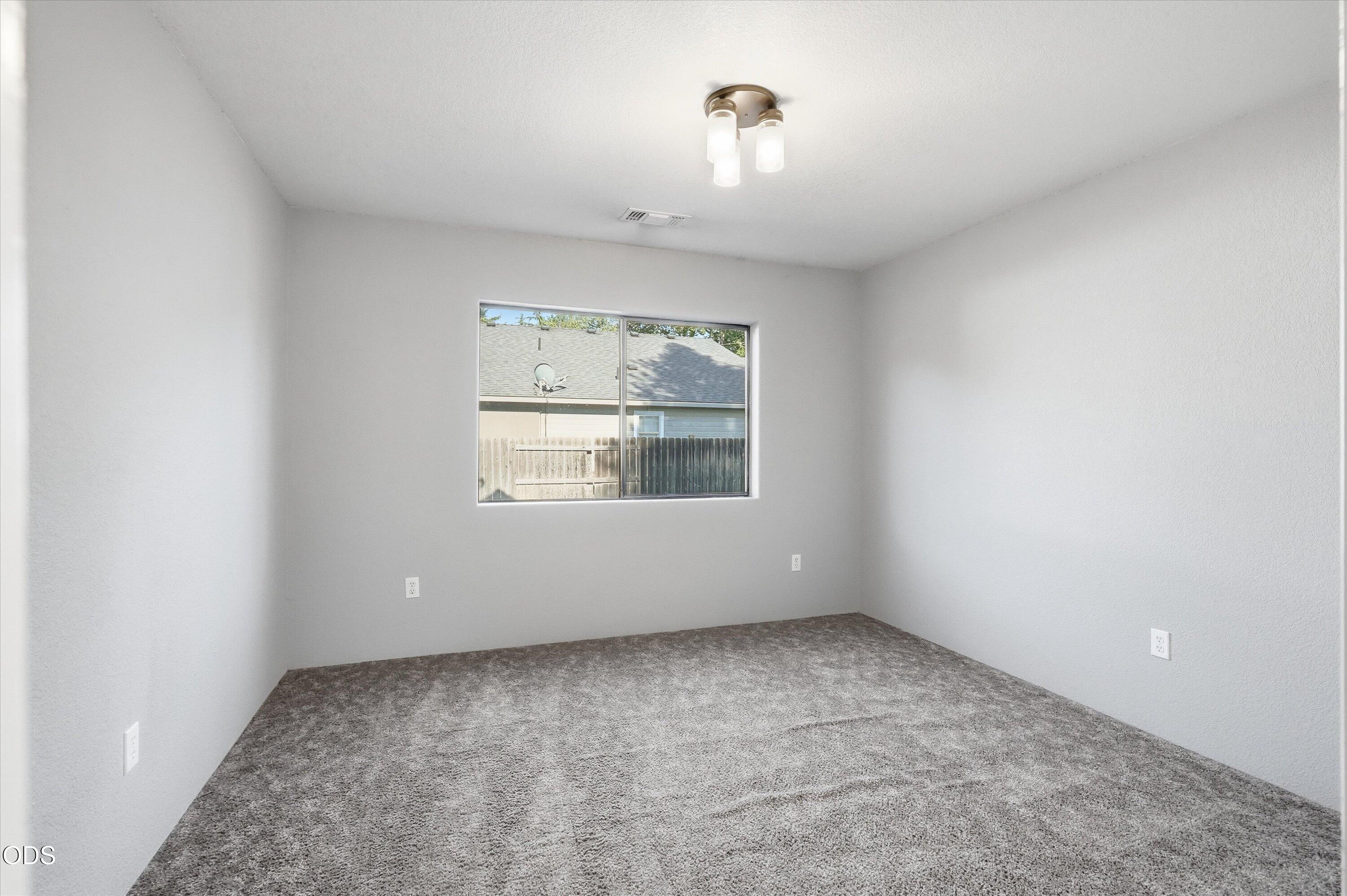 1908 Cunningham Avenue Medford, OR 97501 - Photo 13 of 31