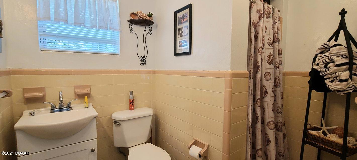 53 Seacrest Drive Ormond Beach, FL 32176 - Photo 19 of 34 a bathroom with a toilet sink and shower