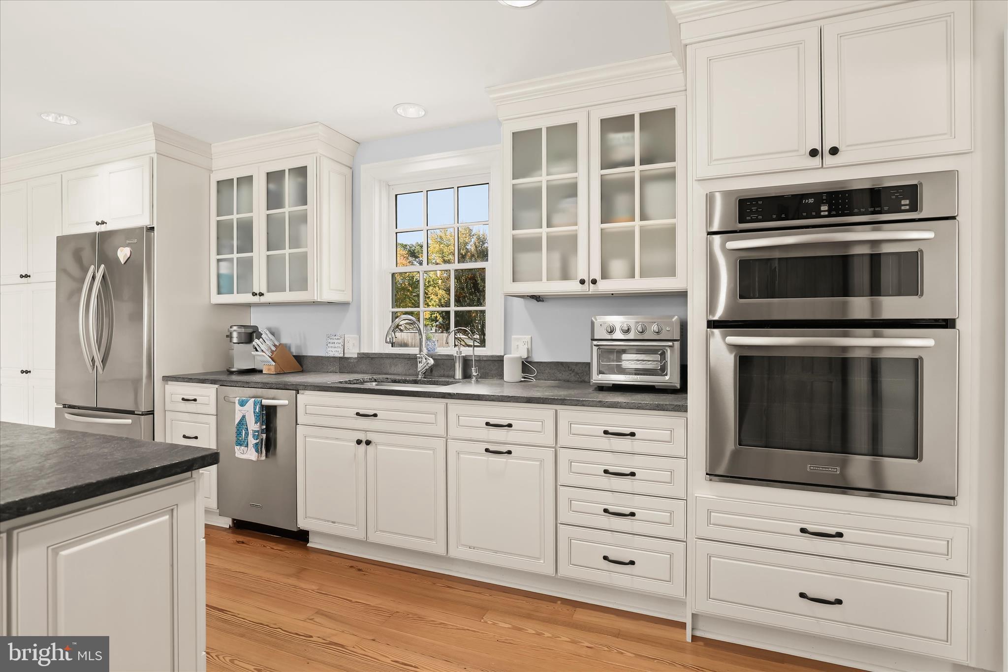 122 Queen Anne Road Stevensville, MD 21666 - Photo 40 of 100 Stainless Appliances & Display Cabinets