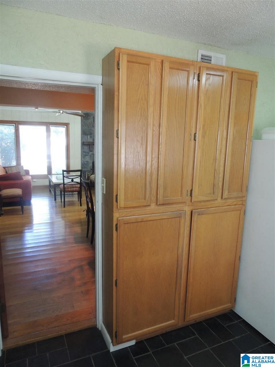 3228 Greendale Road Birmingham, AL 35243 - Photo 8 of 24