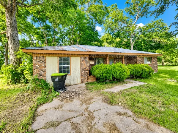 $83,000 | 905 East Columbus Drive, Wharton, TX 77488