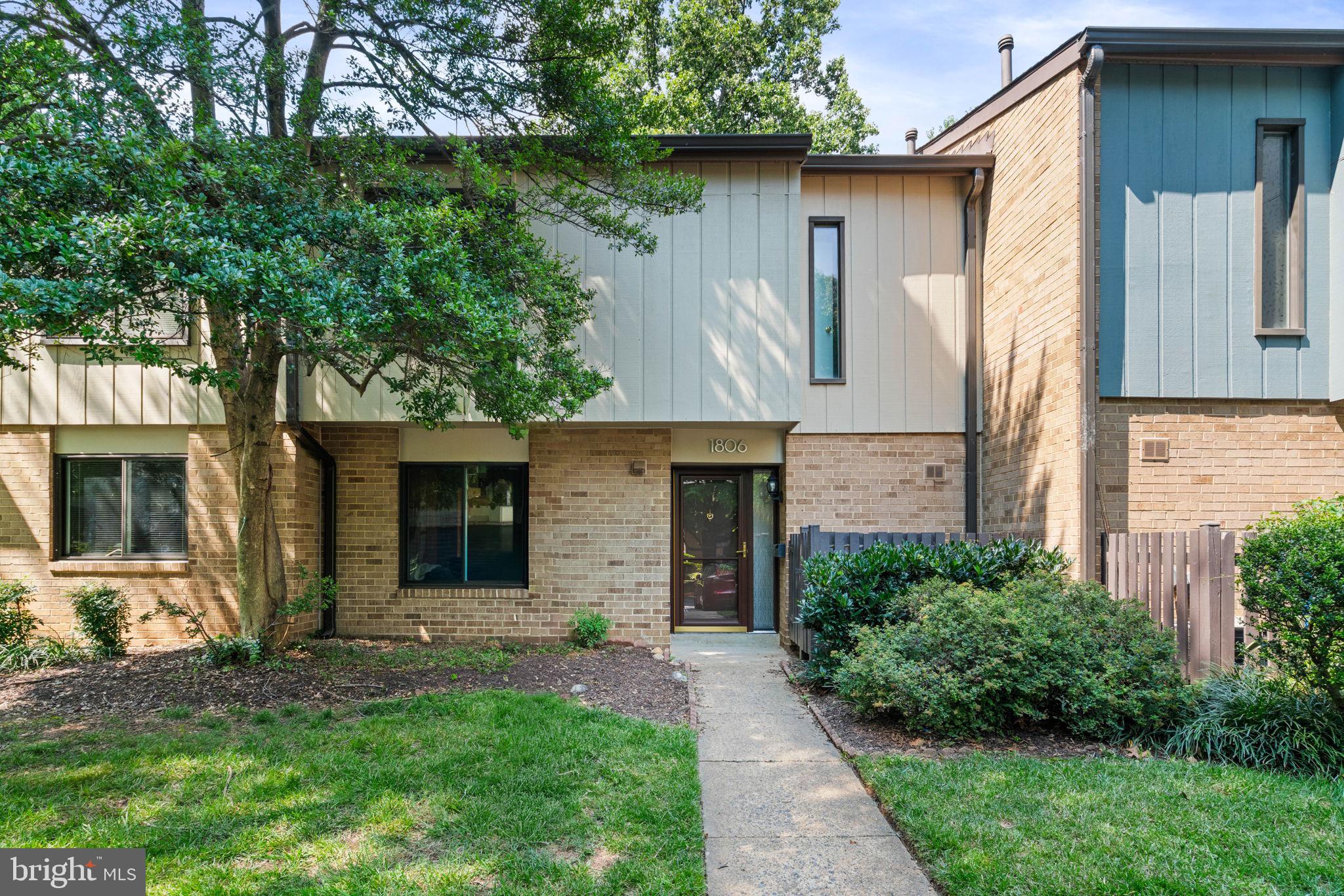 1806 Ivy Oak Square, Unit 43 Reston, VA 20190 - Photo 2 of 35