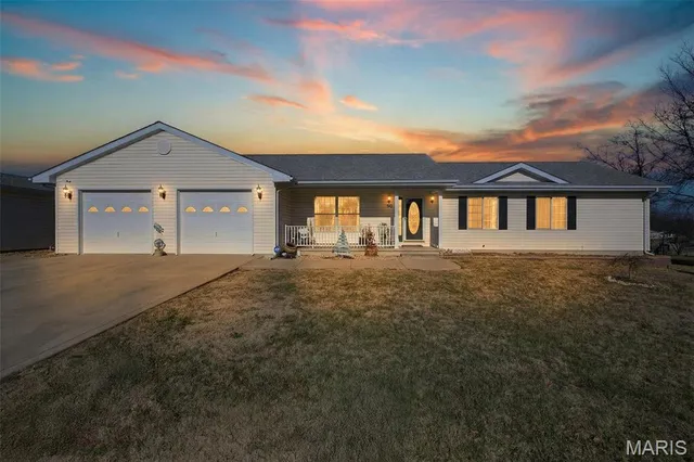 $359,900 | 50 Swan Lane, Farmington, MO 63640