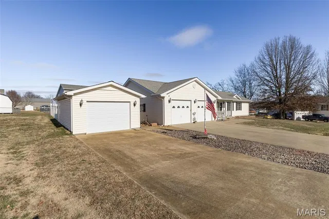 $359,900 | 50 Swan Lane, Farmington, MO 63640