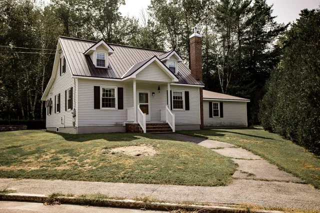 $186,250 | 3 Androscoggin Avenue, Rumford, ME 04276