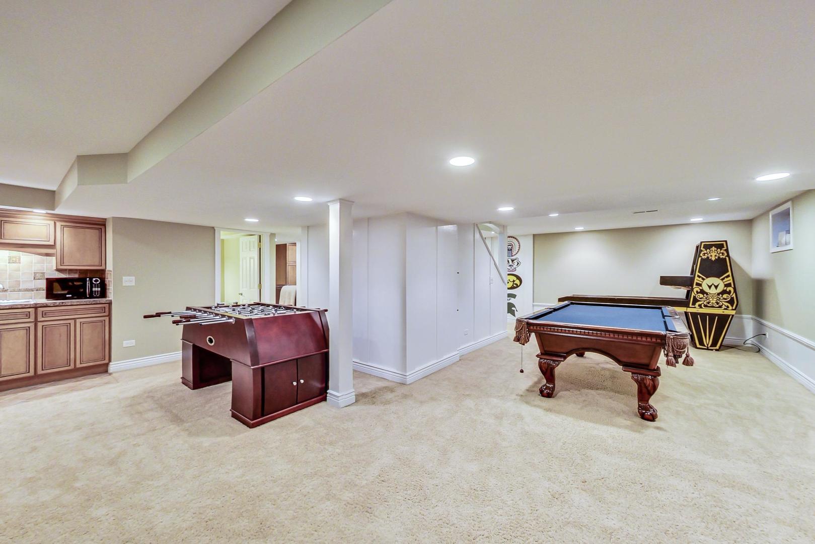 2616 High Meadow Road Naperville, IL 60564 - Photo 35 of 47 a living room with furniture
