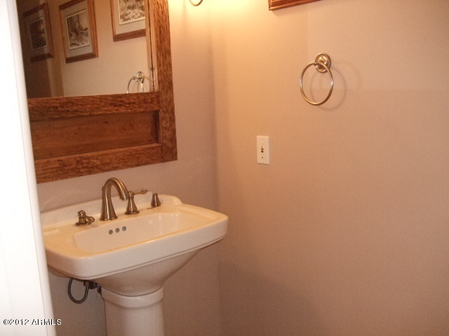 377 South Prospectors Road Apache Junction, AZ 85119 - Photo 27 of 43 HALF BATH