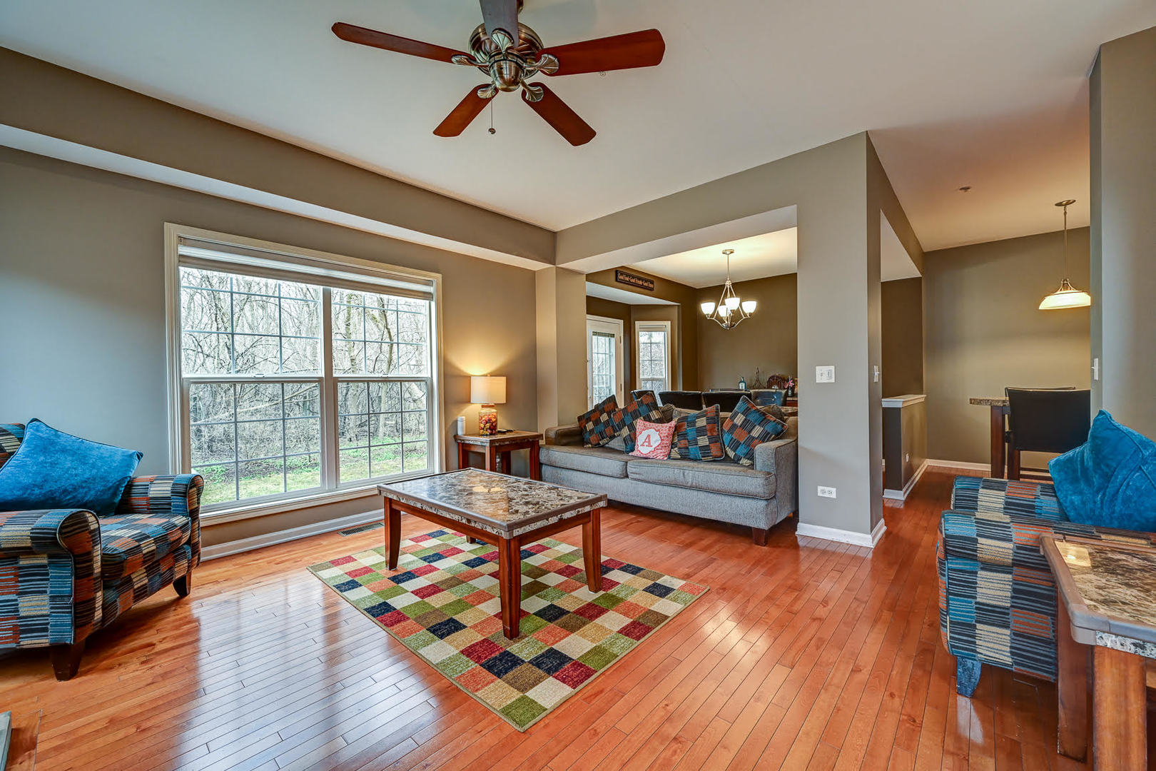 2136 Yale Circle Hoffman Estates, IL 60192 - Photo 2 of 20