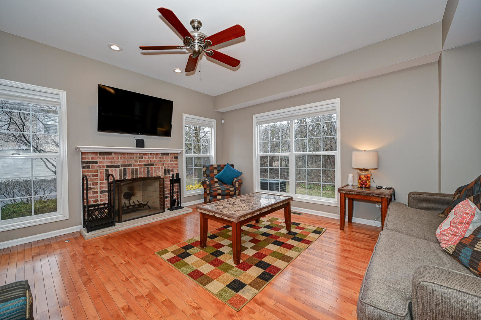 2136 Yale Circle Hoffman Estates, IL 60192 - Photo 3 of 20