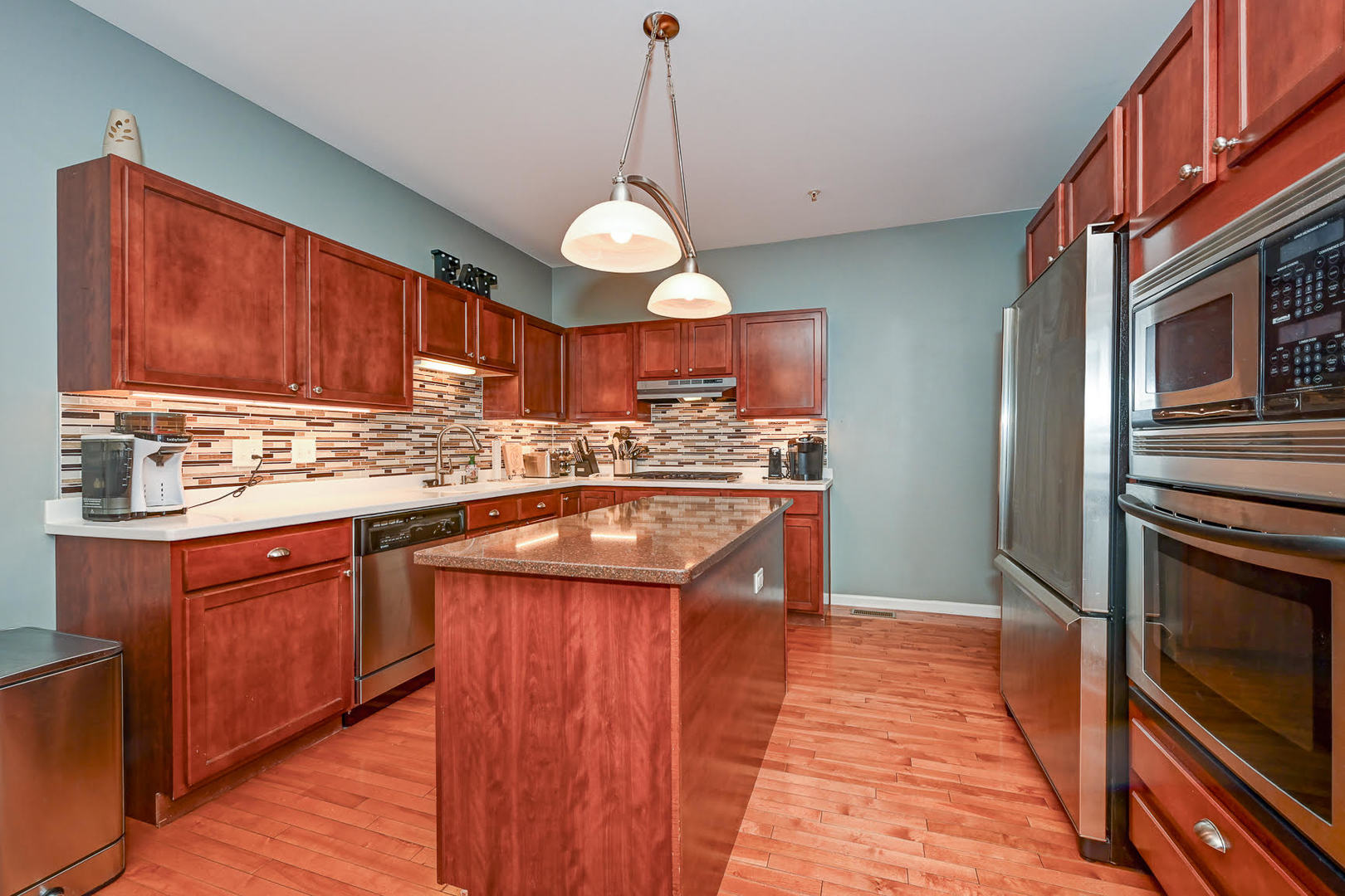 2136 Yale Circle Hoffman Estates, IL 60192 - Photo 6 of 20