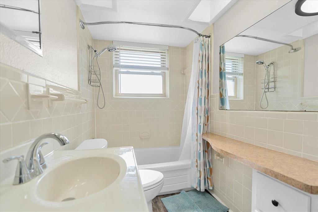 1251 Donna Drive Richardson, TX 75080 - Photo 14 of 39 a bathroom with a sink and a bathtub