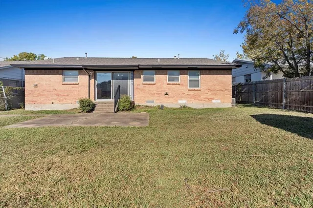 a view of a house with a outdoor space