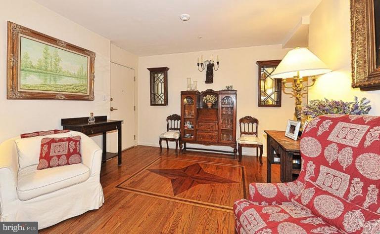 2633 Adams Mill Road Northwest, Unit 201 Washington, DC 20009 - Photo 2 of 8 Entrance / Foyer