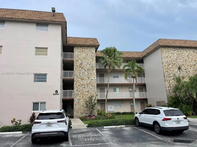 $1,900 | 2500 Southwest 81st Avenue, Unit 102, Davie, FL 33324