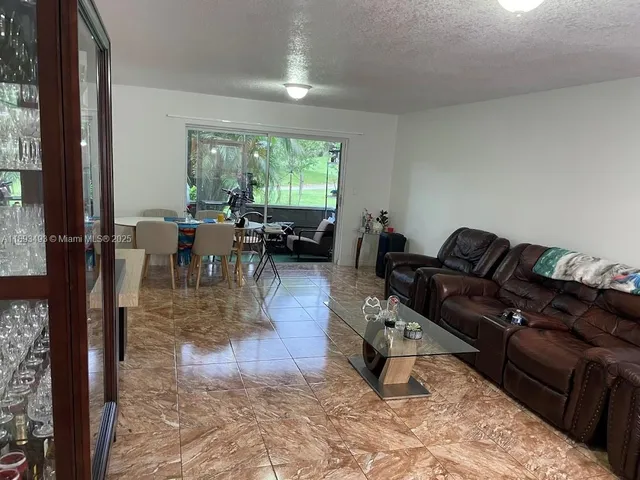 $1,900 | 2500 Southwest 81st Avenue, Unit 102, Davie, FL 33324