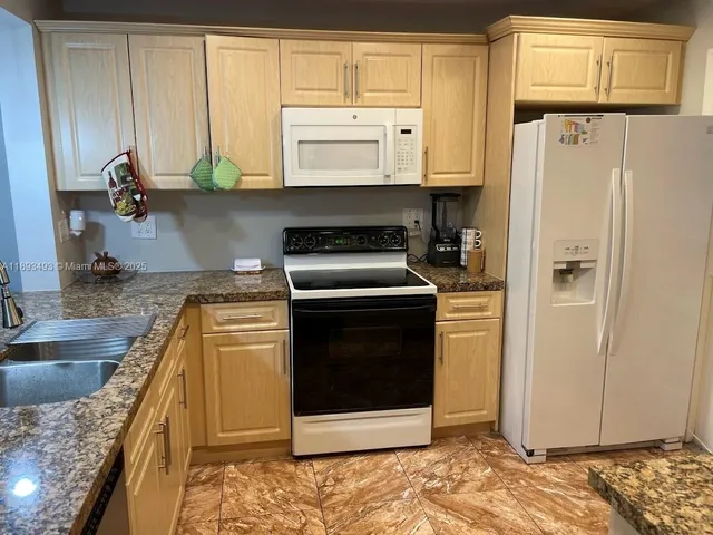 $1,900 | 2500 Southwest 81st Avenue, Unit 102, Davie, FL 33324