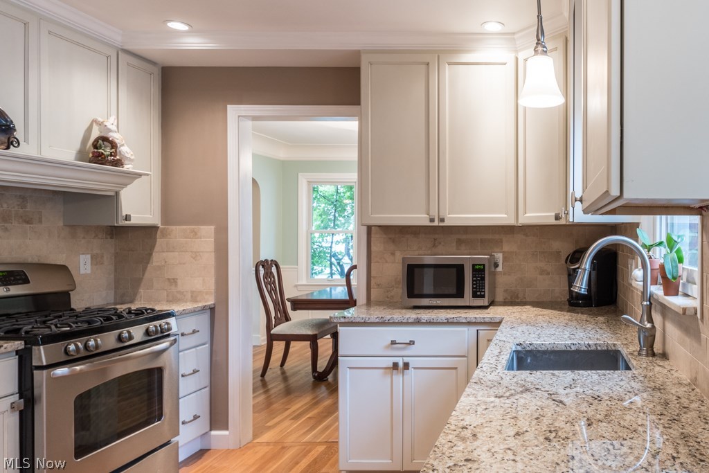 2374 Charney Road Cleveland, OH 44118 - Photo 8 of 29 Gallery Image 8