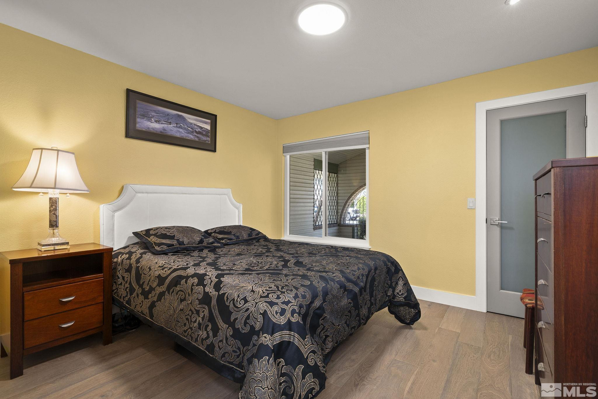 920 Pinebrook Road Reno, NV 89509 - Photo 32 of 40 a bedroom with a bed and a night lamp