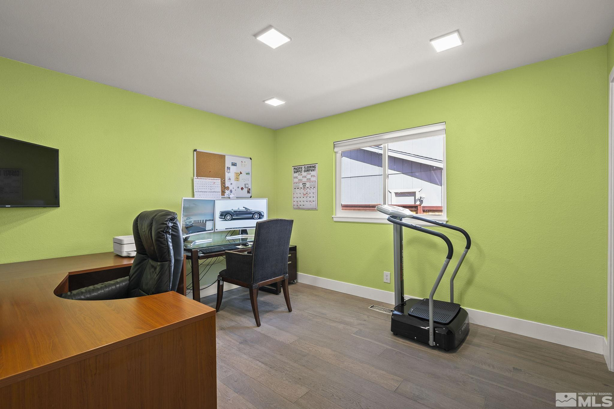 920 Pinebrook Road Reno, NV 89509 - Photo 35 of 40 a work room with furniture and a flat screen tv