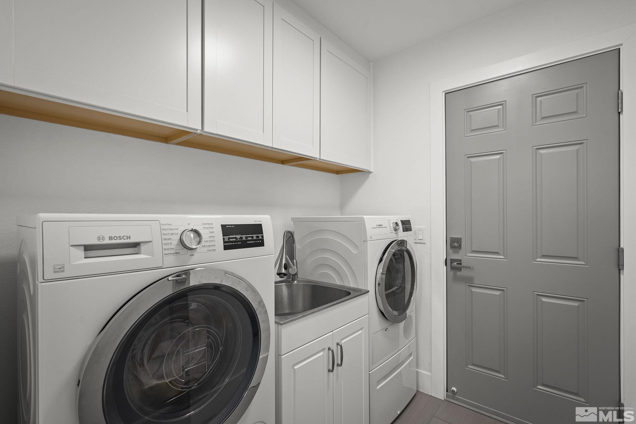 920 Pinebrook Road Reno, NV 89509 - Photo 37 of 40 a utility room with dryer and washer
