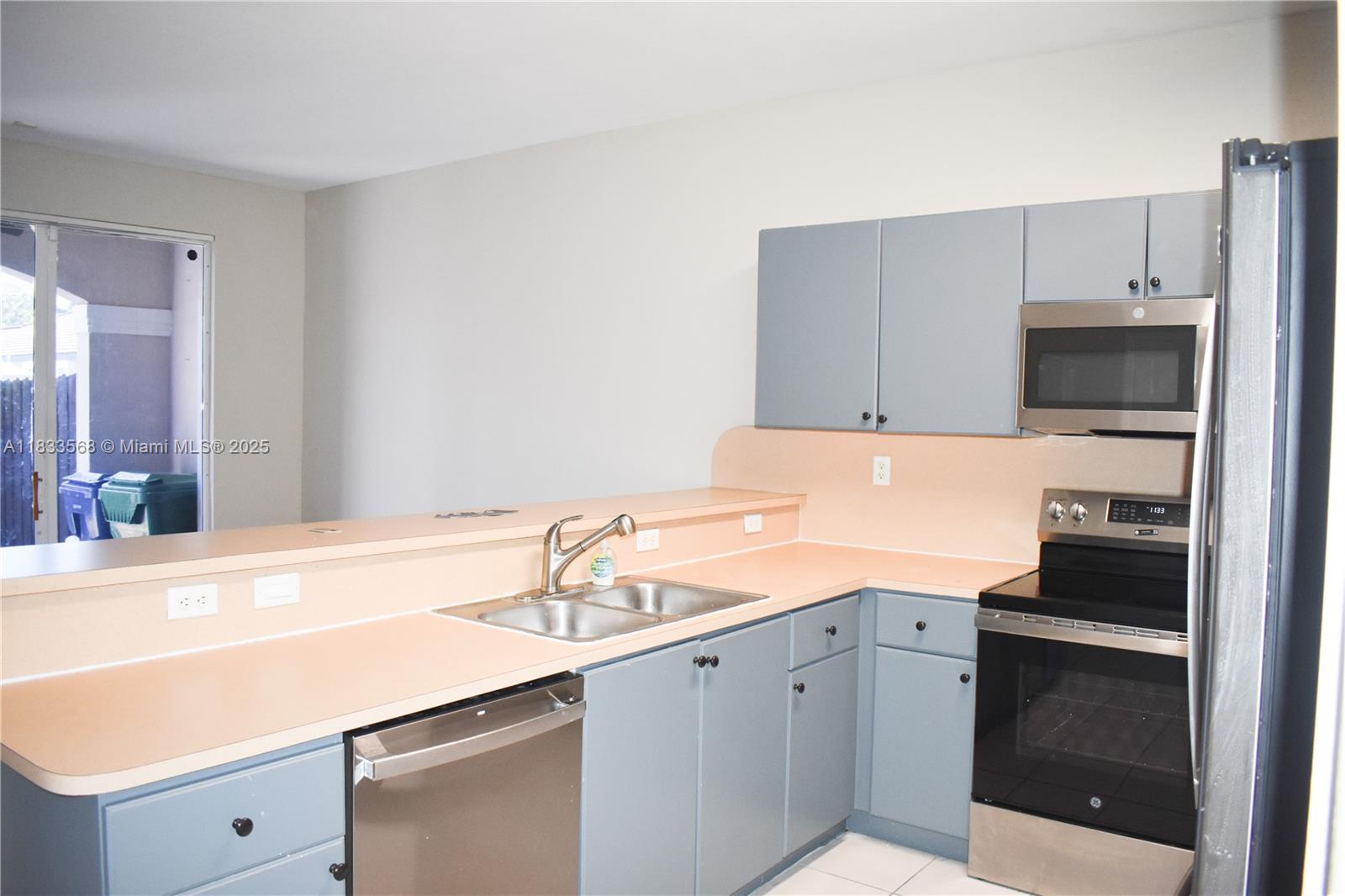 9123 Southwest 152nd Path Miami, FL 33196 - Photo 4 of 52