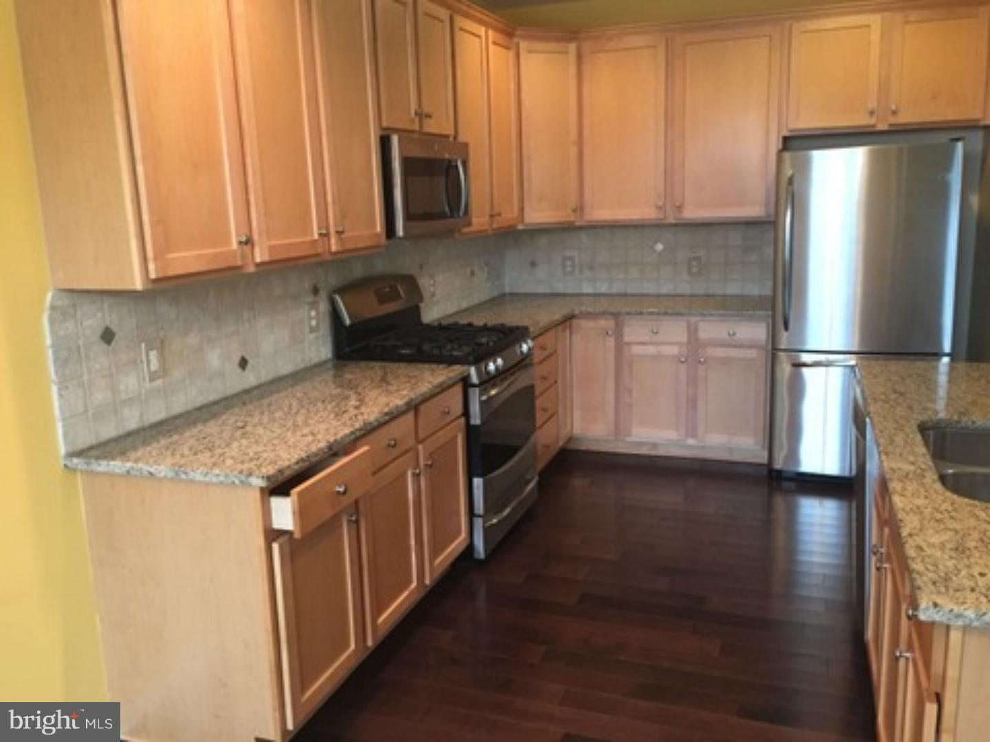 308 Carson Terrace Huntingdon Valley, PA 19006 - Photo 4 of 12