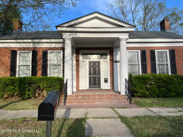 $189,000 | 201 South Center Street, Holly Springs, MS 38635
