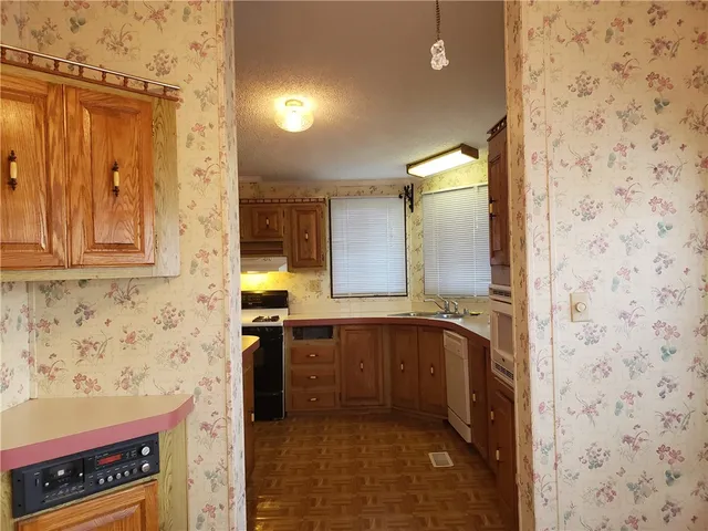 $190,000 | 53 Lear Drive, Coventry, RI 02816