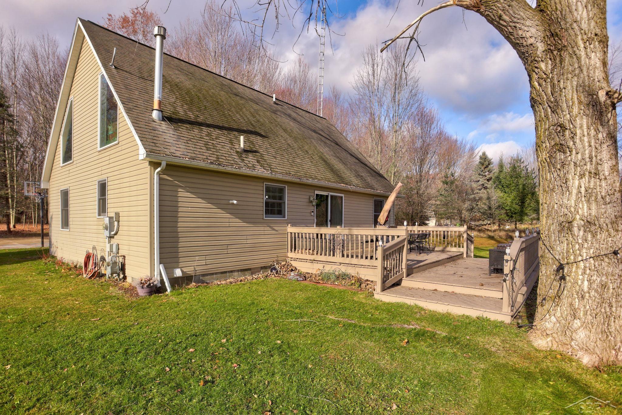 2122 Heather Way Gladwin, MI 48624 - Photo 36 of 43