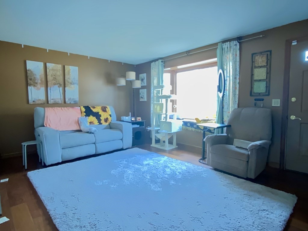 271 Parkerview Street Springfield, MA 01129 - Photo 4 of 23 Gallery Image 4
