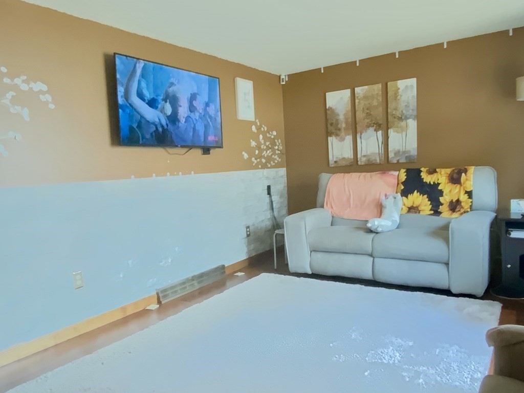 271 Parkerview Street Springfield, MA 01129 - Photo 5 of 23 Gallery Image 5